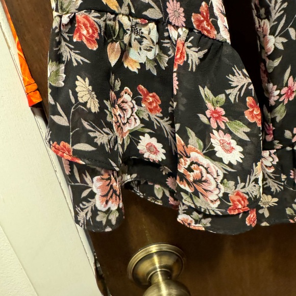 Umgee babydoll black floral top with ruffles size M - Picture 4 of 15